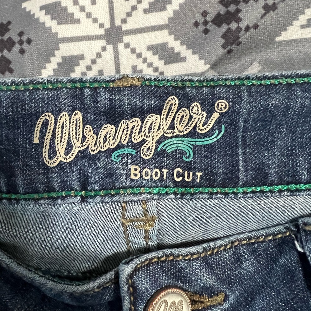 Wrangler Women's Straight Leg Blue Jeans - Picture 4 of 9